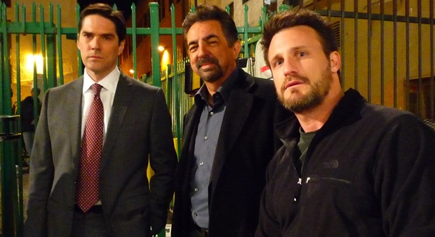 Motley Crew - Thomas Gibson and Joe Mantegna with Andrew on set